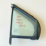 68215-0d040 VETRO FISSO PORTA ANTERIORE DESTRA DX TOYOTA YARIS HYBRID ANNO 2013