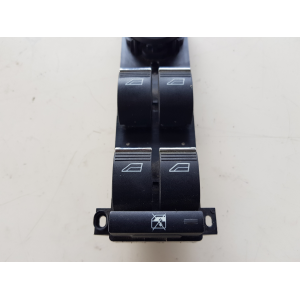8M5T14A132AC Pulsantiera alzacristalli anteriore sinistra Ford Focus 2010