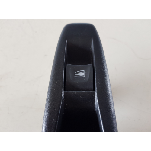 829614619R COMANDO PULSANTIERA ALZAVETRO POSTERIORE DESTRA RENAULT CAPTUR 2019