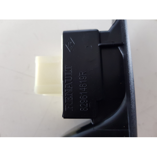 829614619R COMANDO PULSANTIERA ALZAVETRO POSTERIORE DESTRA RENAULT CAPTUR 2019