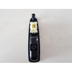 829614619R COMANDO PULSANTIERA ALZAVETRO POSTERIORE DESTRA RENAULT CAPTUR 2019