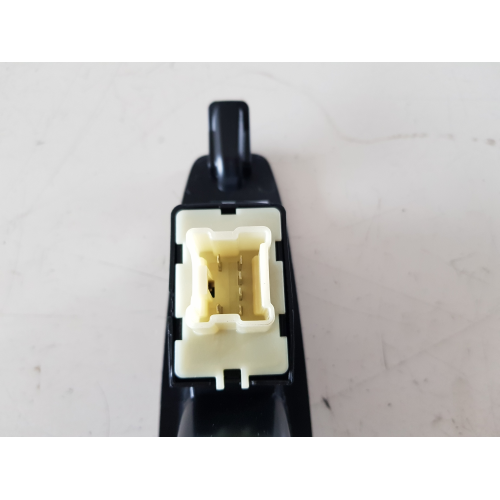 829614619R COMANDO PULSANTIERA ALZAVETRO POSTERIORE DESTRA RENAULT CAPTUR 2019