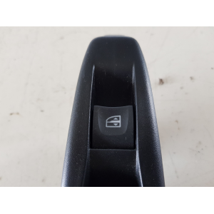 829614619R COMANDO PULSANTIERA ALZAVETRO POSTERIORE SINISTRA RENAULT CAPTUR 2019