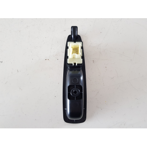 829614619R COMANDO PULSANTIERA ALZAVETRO POSTERIORE SINISTRA RENAULT CAPTUR 2019