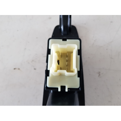 829614619R COMANDO PULSANTIERA ALZAVETRO POSTERIORE SINISTRA RENAULT CAPTUR 2019