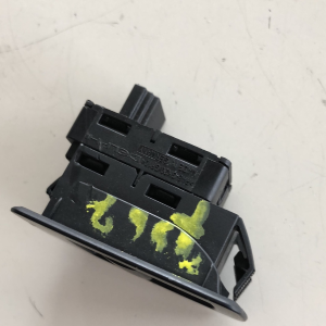 6945874 COMANDO  INTERRUTTORE PULSANTE ALZAVETRO ANTERIORE DX  BMW 320 2009