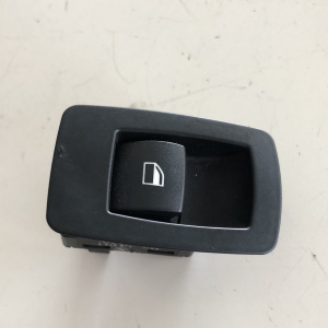 6945874 COMANDO  INTERRUTTORE PULSANTE ALZAVETRO ANTERIORE DX  BMW 320 2009
