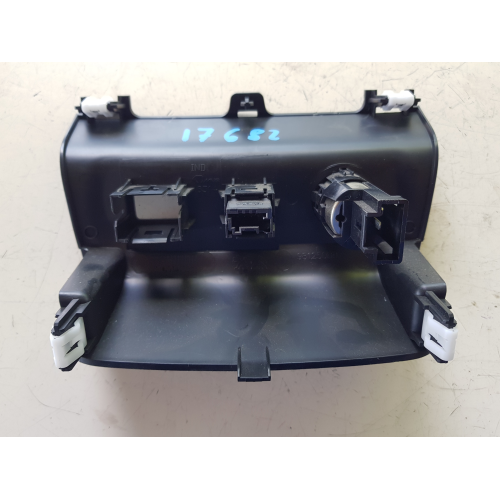 9812508977 CORNICE ATTACCO PRESA ACCENDISIGARI CITROEN C3 2018