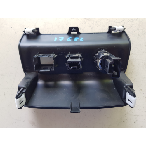 9812508977 CORNICE ATTACCO PRESA ACCENDISIGARI CITROEN C3 2018