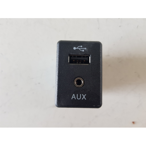 795405504 ATTACO PRESA AUX USB NISSAN MICRA K14 2017