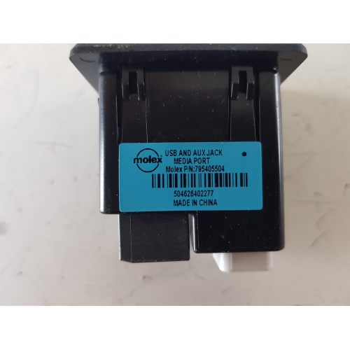 795405504 ATTACO PRESA AUX USB NISSAN MICRA K14 2017