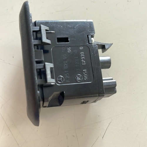 A2518200510 PULSANTIERA ALZAVETRO ANTERIORE DESTRA MERCEDES BENZ CLASSE B 2011
9051679300