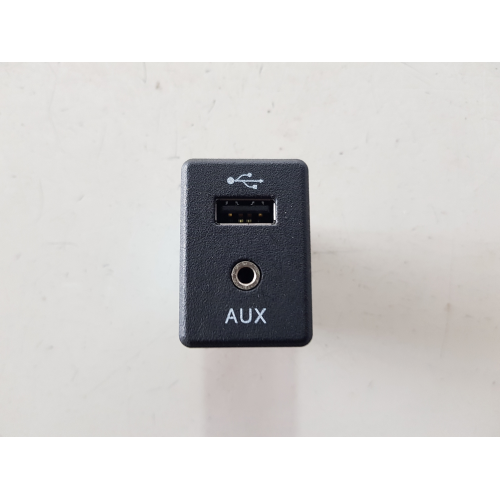 795405004 PRESA ATTACO INGRESSO AUX Nissan Qashqai X TRAIL 2014-18 