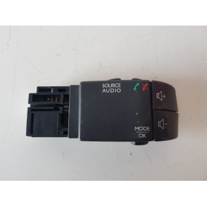 255522448r COMANDO AL VOLANTE MULTIFUNZIONE RENAULT CLIO ANNO 2012
