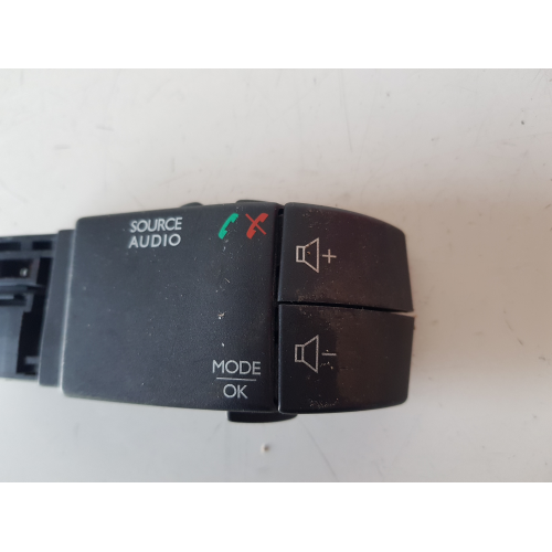 255522448r COMANDO AL VOLANTE MULTIFUNZIONE RENAULT CLIO ANNO 2012