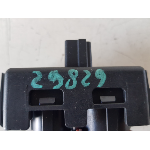8200214896A COMANDO LUCI DI EMERGENZA E CHIUSURA RENAULT CLIO 1.2 B 55KW 2010