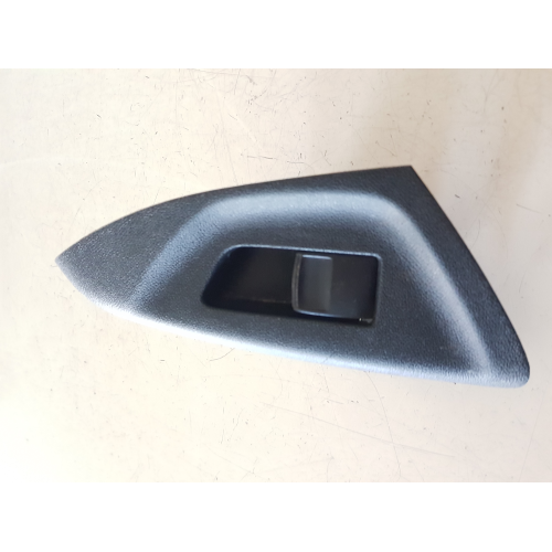 COMANDO INTERRUTTORE ALZAVETRO ANTERIORE DESTRO TOYOTA AYGO 2016  