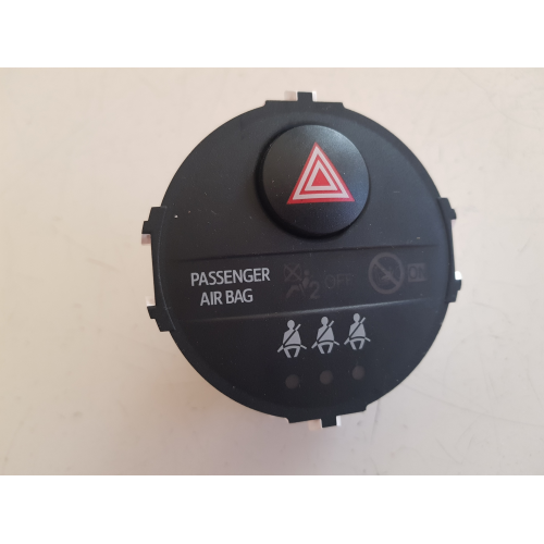 839500D080 GRUPPO DI COMANDO QUATTRO FRECCE TOYOTA YARIS 2015