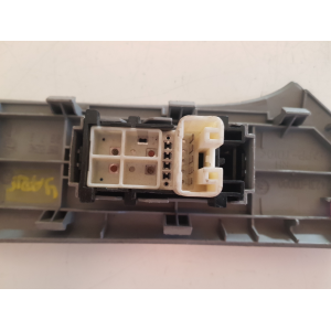 74231-0D090 PULSANTIERA COMANDO ALZAVETRO ANTERIORE DESTRA TOYOTA YARIS 2011  