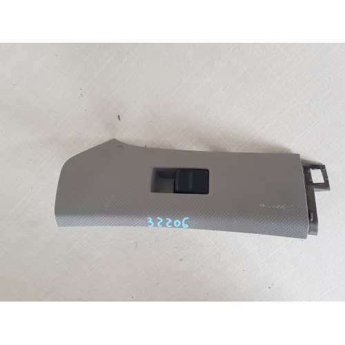 74231-0D090 PULSANTIERA COMANDO ALZAVETRO ANTERIORE DESTRA TOYOTA YARIS 1.3 B 64KW 2008