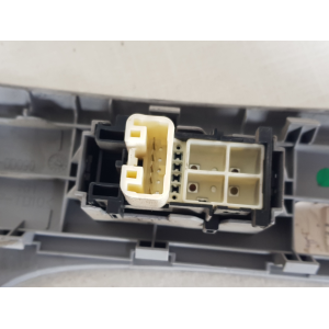 74231-0D090 PULSANTIERA COMANDO ALZAVETRO ANTERIORE DESTRA TOYOTA YARIS 1.3 B 64KW 2008