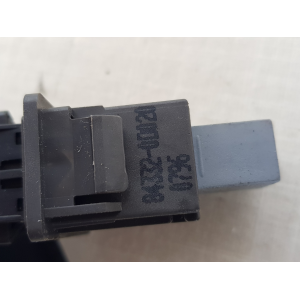 84332-0D020 PULSANTE LUCI DI EMERGENZA TOYOTA YARIS 1.3 B 64KW 2008