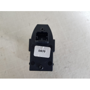 157094784  COMANDO INTERRUTTORE ALZAVETRO ANTERIORE DESTRO ALFA ROMEO GIULIETTA 1.6 D 88KW 2019