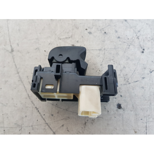 COMANDO PULSANTE ALZAVETRO ANTERIORE DESTRO TOYOTA YARIS ANNO 2008