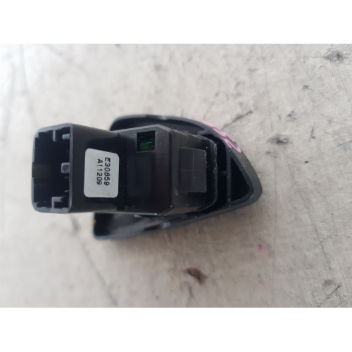 E30583 COMANDO INTERRUTTORE PULSANTE ALZAVETRO FORD KA 1.2 B 51KW 2010