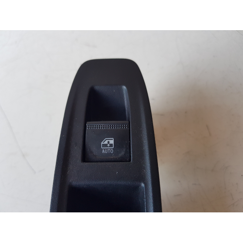 254218388R PULSANTIERA COMANDO ALZAVETRO POSTERIORE DESTRO RENAULT CAPTUR 1.0 TCE B GPL 74KW ANNO 2022 