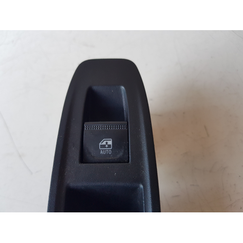 254218388R PULSANTIERA COMANDO ALZAVETRO POSTERIORE DESTRO RENAULT CAPTUR 1.0 TCE B GPL 74KW ANNO 2022 