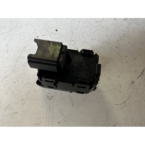 9354129 BMW F45 2 Serie F46 Interruttore Chiusura Centrale Sinistra