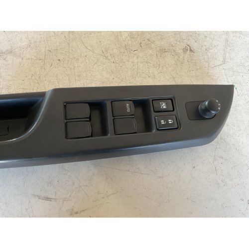 68L2 PULSANTIERA COMANDO ALZAVETRO ANTERIORE SINISTRA SUZUKI SWIFT 1.3 D 55KW 2011 