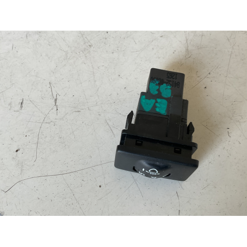 84152-0D090 COMANDO INTERRUTTORE PEUGEOT 108 1.0 B 51KW 2018