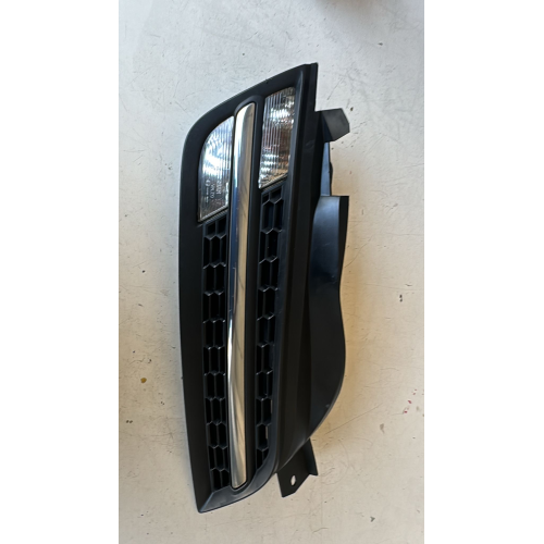 62320 BC4 GRIGLIA LATERALE PARAURTI ANTERIORE DESTRA NISSAN MIKRA K12 ANNO 2010