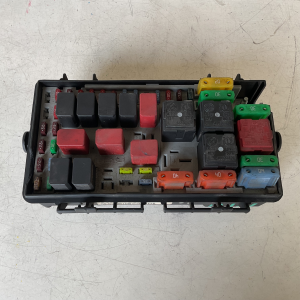 51737884 CENTRALINA FUSIBILIERA SCATOLA FUSIBILI RELÈ FIAT GRANDE PUNTO 1.2