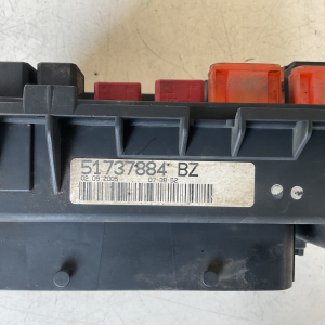 51737884 CENTRALINA FUSIBILIERA SCATOLA FUSIBILI RELÈ FIAT GRANDE PUNTO 1.2