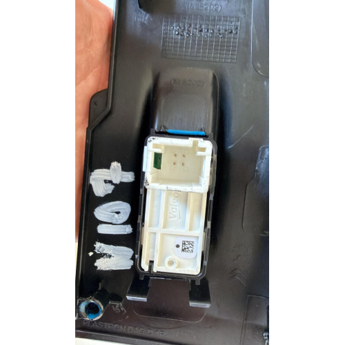 96762292ZD PULSANTIERA COMANDO ALZAVETRO ANTERIORE DESTRA CITROEN C3 1.2 B 61KW 2018