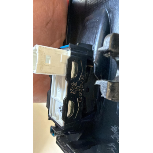 96762292ZD PULSANTIERA COMANDO ALZAVETRO ANTERIORE DESTRA CITROEN C3 1.2 B 61KW 2018