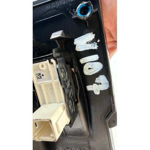 96762292ZD PULSANTIERA COMANDO ALZAVETRO ANTERIORE DESTRA CITROEN C3 1.2 B 61KW 2018