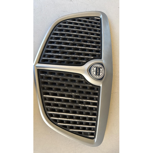 735428201 735425496 735425960 GRIGLIA PARAURTI ANTERIORE LANCIA Y YPSILON ANNO 2010