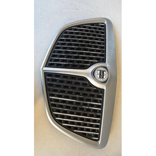 735428201 735425496 735425960 GRIGLIA PARAURTI ANTERIORE LANCIA Y YPSILON ANNO 2010