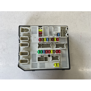 284B60008R --E  8226113636 CENTRALINA PORTA FUSIBILI PER RENAULT Megane III Grand Tour 1.5 DCI 81KW 2010