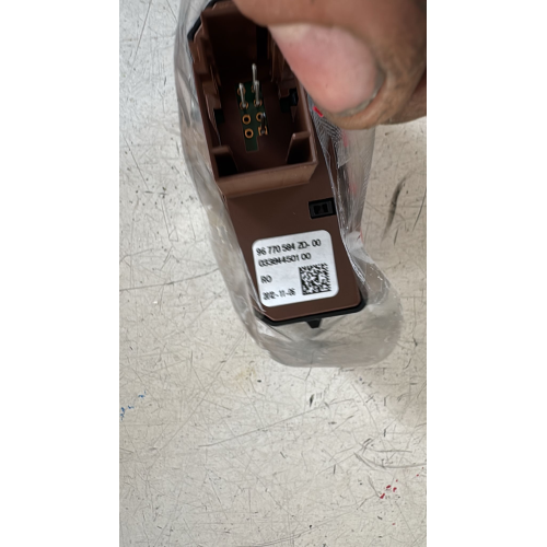 96770594ZD COMANDO PEUGEOT 508 INTERRUTTORE PORTELLONE POSTERIORE E TAPPO CARBURANTE