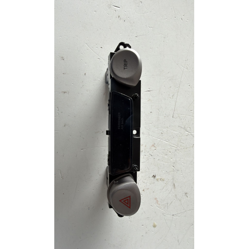 93750-1J100 UX 93770-1J100 COMANDO INTERRUTTORE QUATTRO FRECCE HYUNDAI I20 1.2 G 57KW 5M 5P 2009