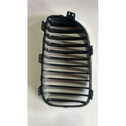 7166440 GRIGLIA CROMATA PARAURTI ANTERIORE DESTRA BMW 118 D E87 2005