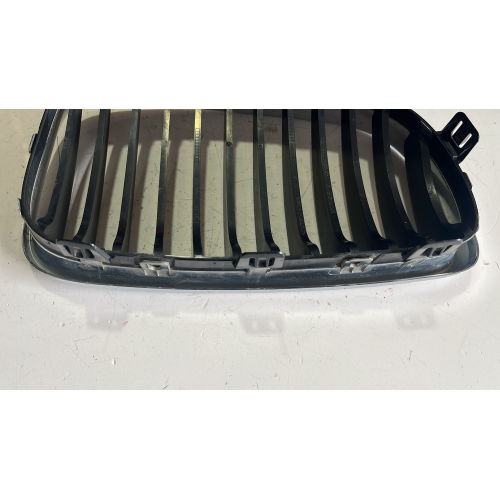 7166439 GRIGLIA CROMATA PARAURTI ANTERIORE SINISTRA BMW 118 D E87 2005
