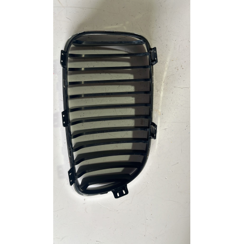 7166439 GRIGLIA CROMATA PARAURTI ANTERIORE SINISTRA BMW 118 D E87 2005