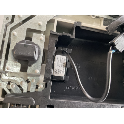 6Q1947105L PLAFONIERA LUCE INTERNA ABITACOLO VOLKSWAGEN Polo V (6R1, 6C1) 1.4 TDI Diesel 75CV 55kW CUS da anno 2014 - 2017 75000KM FQ091590QR 3B0035711B