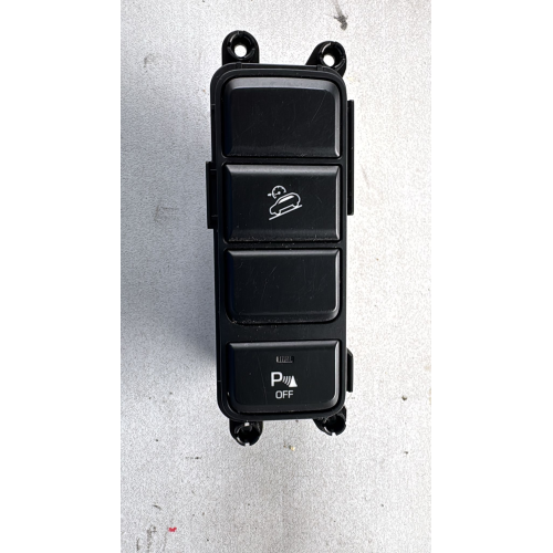 93300-D3630 PULSANTE COMANDO FRENO STAZIONAMENTO Hyundai Tucson 1.6 b 177cv 130kw 2016 G4FJ 2WD 90000KM Tipo MOTORE G4FJ 
